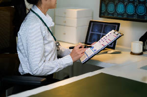 neurologist consulting patient about multiple sclerosis