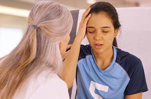 Concussion symptoms infographic brain injury